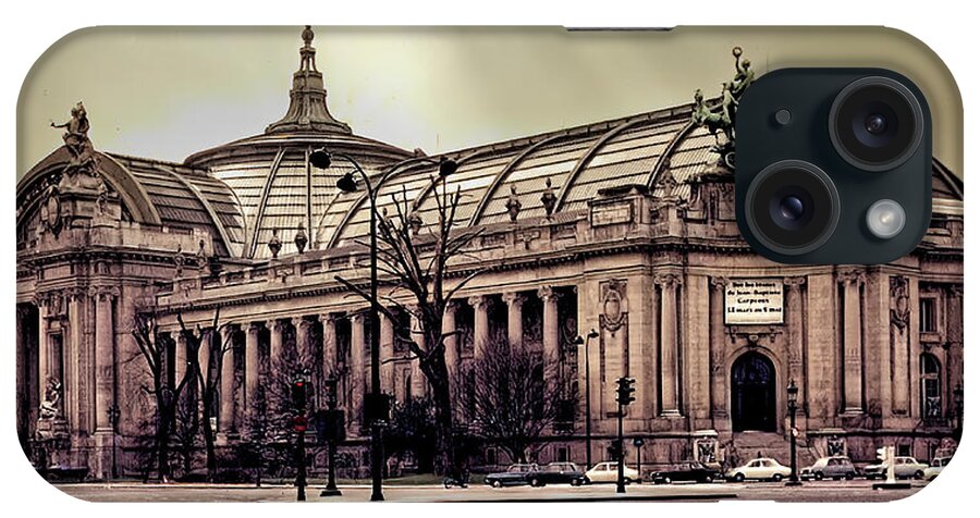 Museum iPhone Case featuring the photograph Le Musee, Paris by Frank Lee