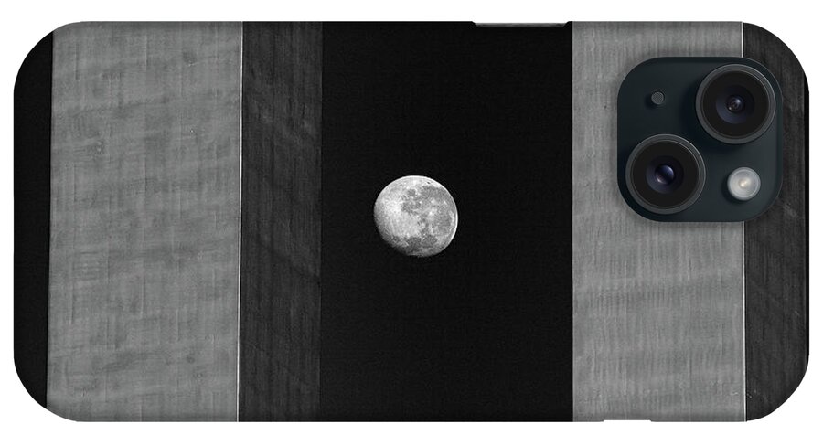 Moon iPhone Case featuring the photograph Melbourne moonrise by Leigh Henningham