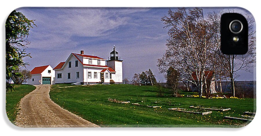 Lighthouses iPhone 5 Case featuring the photograph Fort Point Lighthouse #1 by Skip Willits
