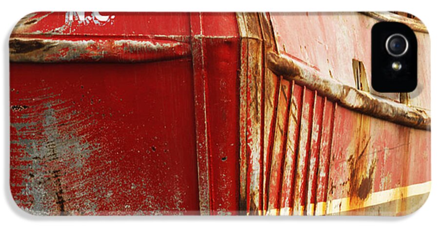 Red iPhone 5 Case featuring the photograph Wanchese Harbor by Alan Todd