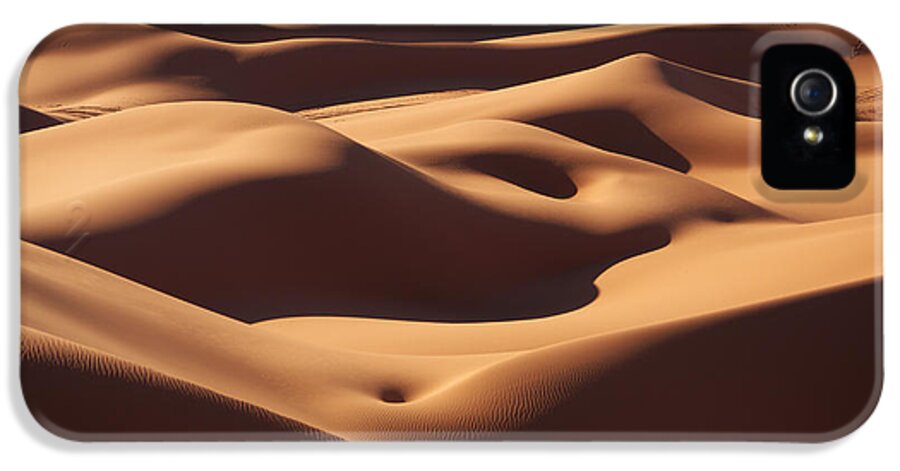 Sand iPhone 5 Case featuring the photograph Curves by Ivan Slosar