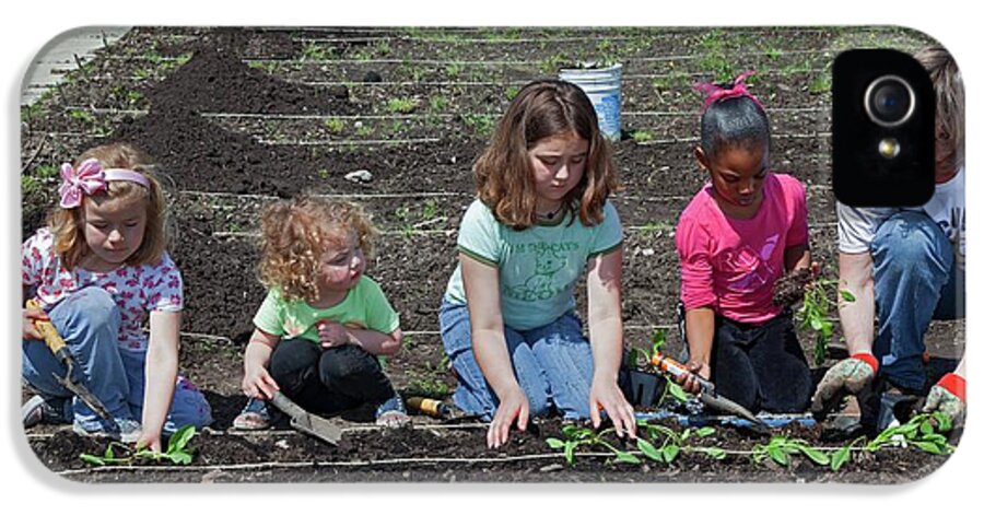African-american iPhone 5s Case featuring the photograph Children At Work In A Community Garden by Jim West