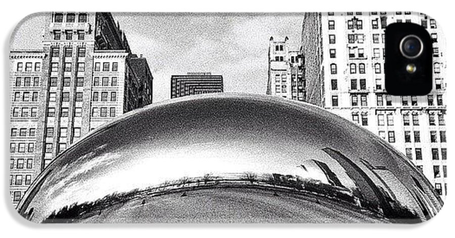 America iPhone 5s Case featuring the photograph Chicago Bean Cloud Gate Photo by Paul Velgos
