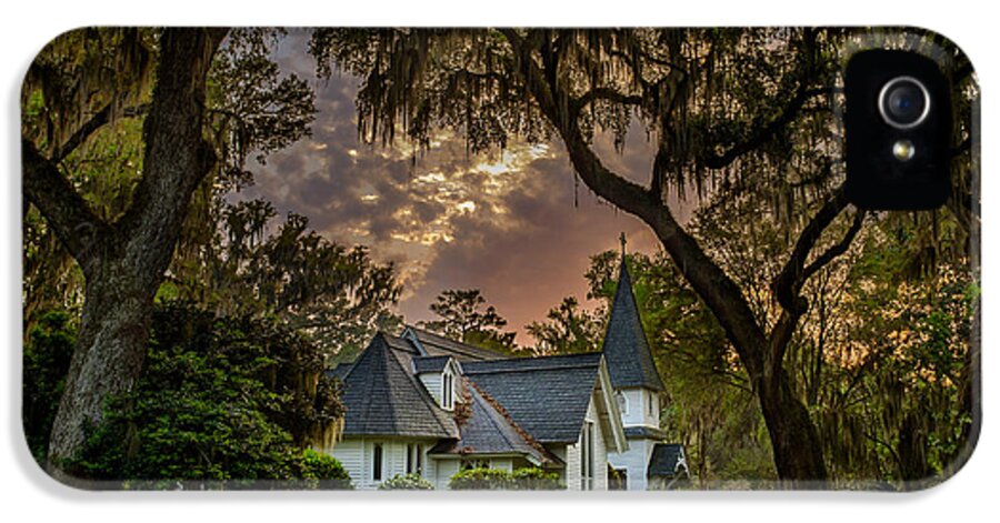 Christ Church iPhone 5s Case featuring the photograph Amongst Mighty Oaks by Chris Bordeleau