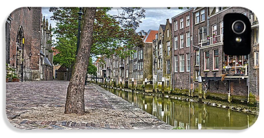 Dordrecht iPhone 5s Case featuring the photograph Dordrecht Behind The Church by Frans Blok