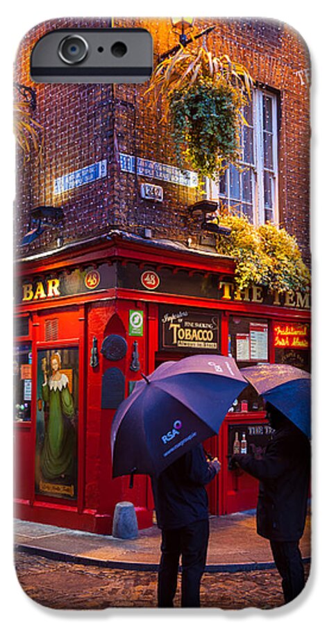 Dublin iPhone 6s Case featuring the photograph Temple Bar by Inge Johnsson