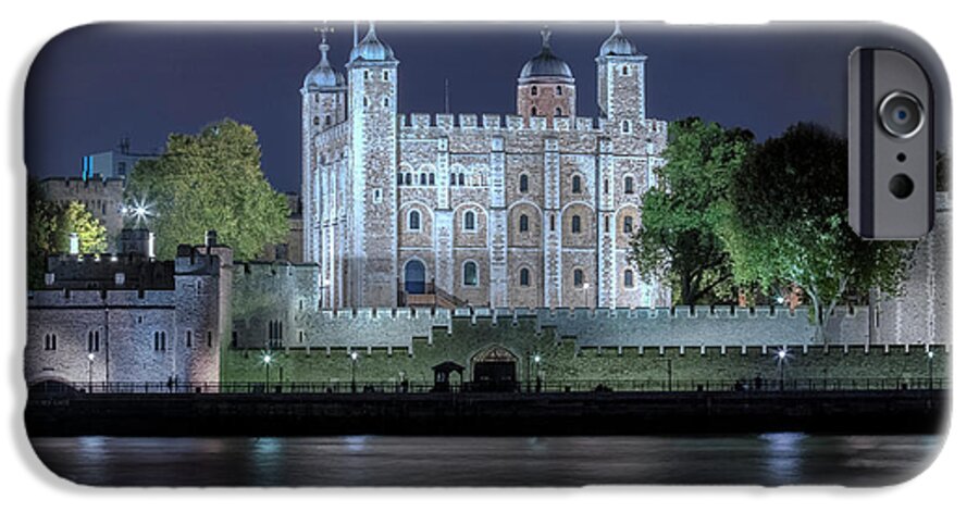 Tower Of London iPhone 6s Case featuring the photograph Tower of London by Joana Kruse