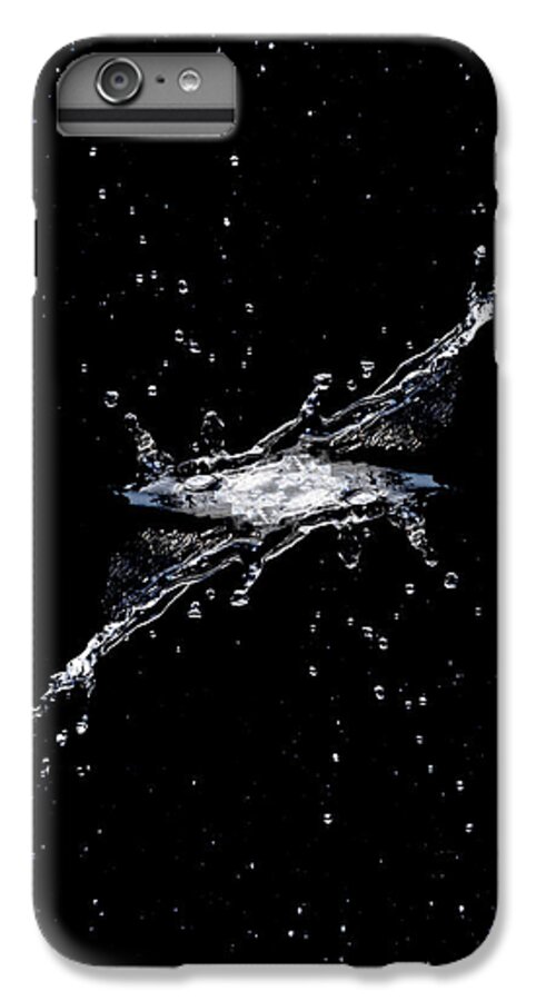 Chúng tôi biết bạn muốn bảo vệ chiếc iPhone 6s Plus yêu quý của mình càng tốt càng tốt. Vì thế chúng tôi đã tìm ra mẫu ốp lưng với hình nước bắn thật tuyệt để bạn không chỉ an toàn mà còn độc đáo. 