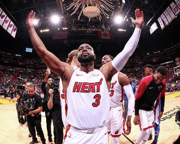 Crowd Poster featuring the photograph Dwyane Wade by Issac Baldizon