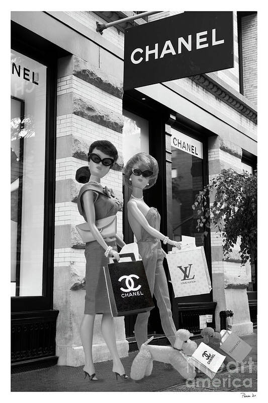 Shopping Chanel Brunette Poster