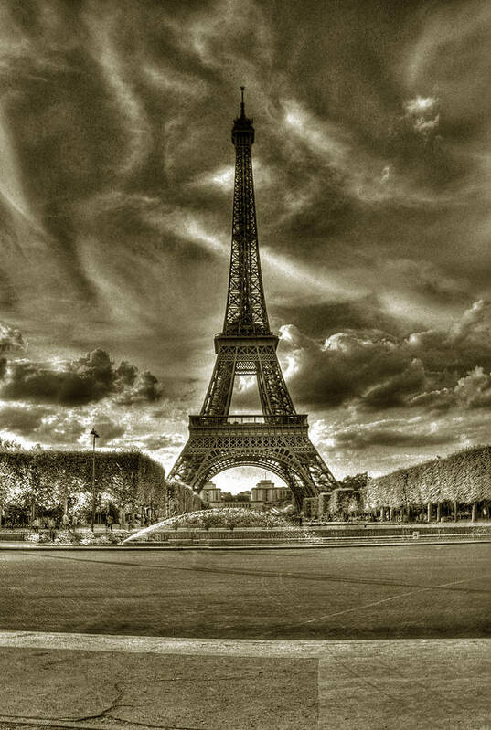 Paris Eiffel Poster featuring the photograph Tour Eiffel by Michael Kirk