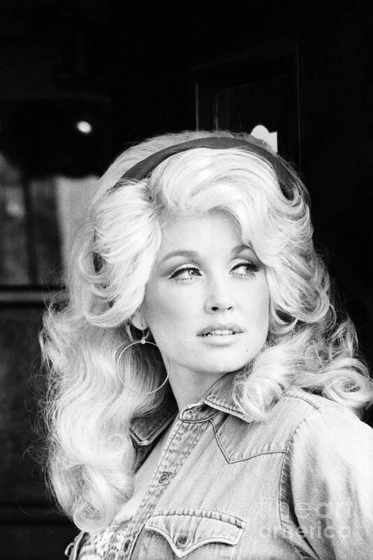 Singer Poster featuring the photograph Dolly Parton In Nyc by The Estate Of David Gahr