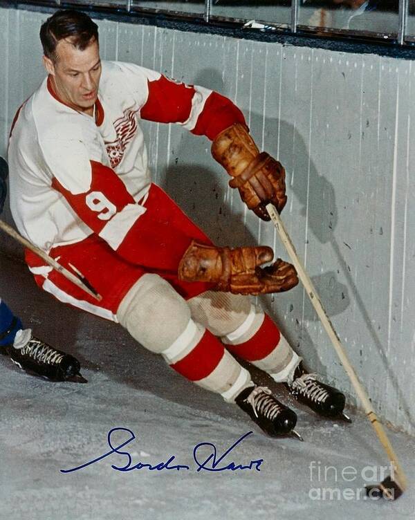 Valley News - 'Best Wishes, Gordie Howe': A One-Autograph Collection