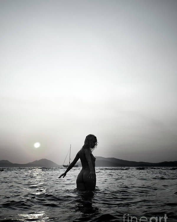 Black Woman Naked Walk on the Beach