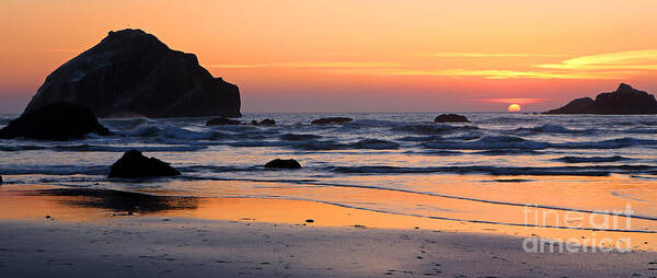 Bandon Poster featuring the photograph Twilight Coast by Bill Singleton