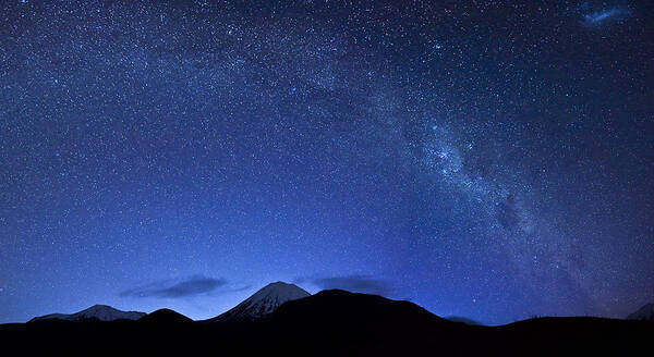 New Zealand Poster featuring the photograph Starry night over Mount Ngauruhoe by Ng Hock How