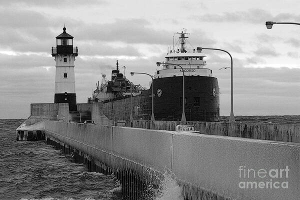 Duluth Mn Poster featuring the photograph Coming to Port #1 by Rick Rauzi