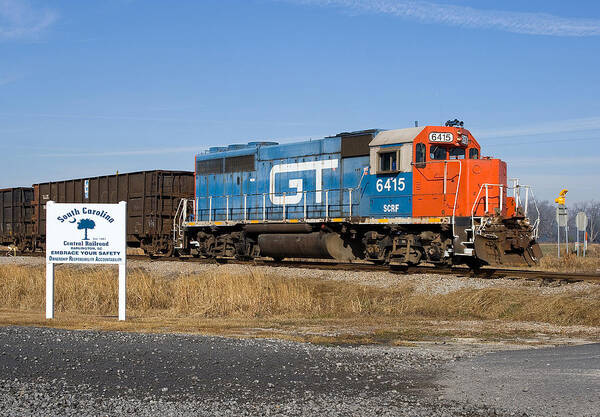 South Carolina Central Gp40-2 #6415 Poster featuring the photograph South Carolina Central GP40-2 #6415 by Joseph C Hinson