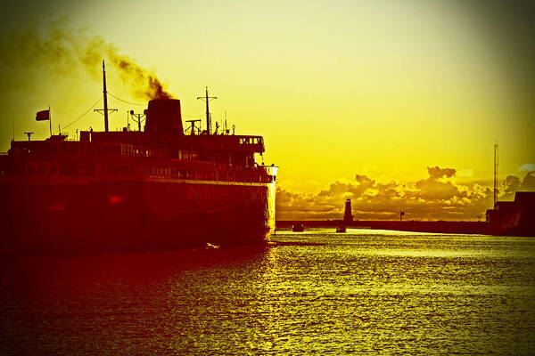 Badger Poster featuring the photograph Leaving Port by Randall Cogle