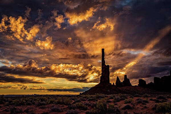 Monument Valley Poster featuring the photograph Totem Pole Dawn by William Christiansen