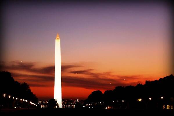 Scenics Poster featuring the photograph Washington Monument by Manu Arj?.