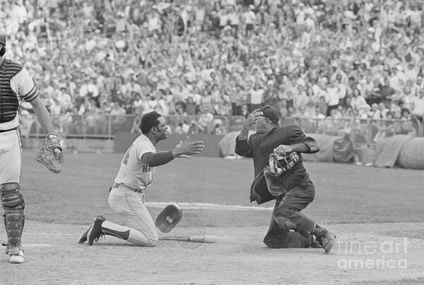 People Poster featuring the photograph Willie Mays And Augie Donatelli Arguing by Bettmann