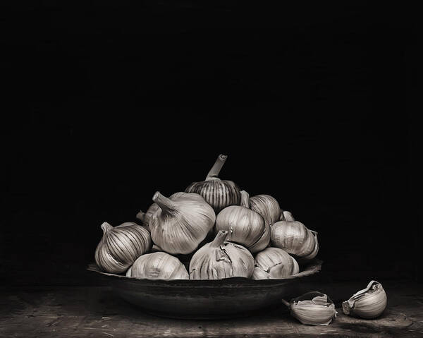 Food Poster featuring the photograph Garlic #1 by Theresa Tahara