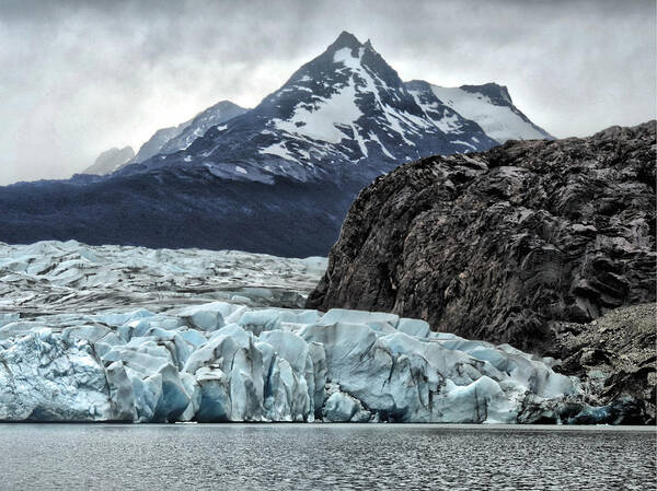 Glacier Poster featuring the photograph Lago Grey by Richard Gehlbach