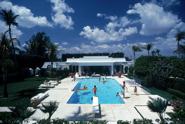 1980-1989 Art Print featuring the photograph Pool In Palm Beach by Slim Aarons