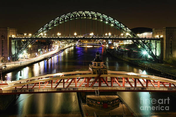 River Tyne Art Print featuring the photograph River Tyne at Night by Les Bell