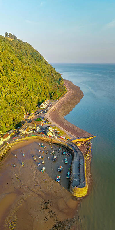 Scenics Art Print featuring the photograph Minehead harbour in the early light by Tu xa Ha Noi