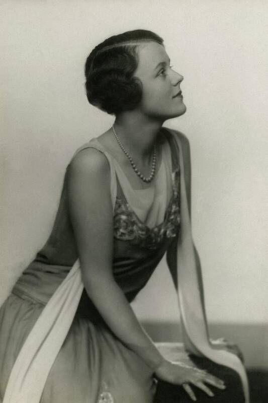 Actress Art Print featuring the photograph Edna Best Wearing A Dress by Dorothy Wilding