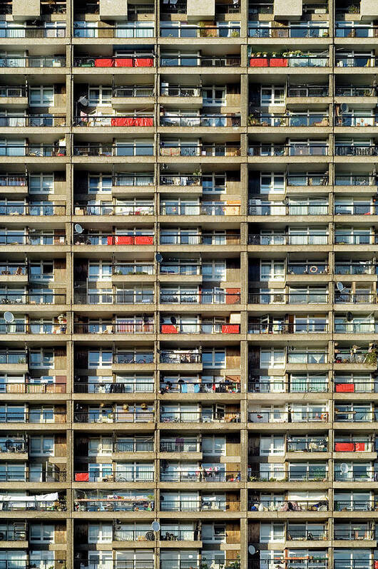 Trellick Tower Art Print featuring the photograph Trellick Tower by Daniel Sambraus/science Photo Library