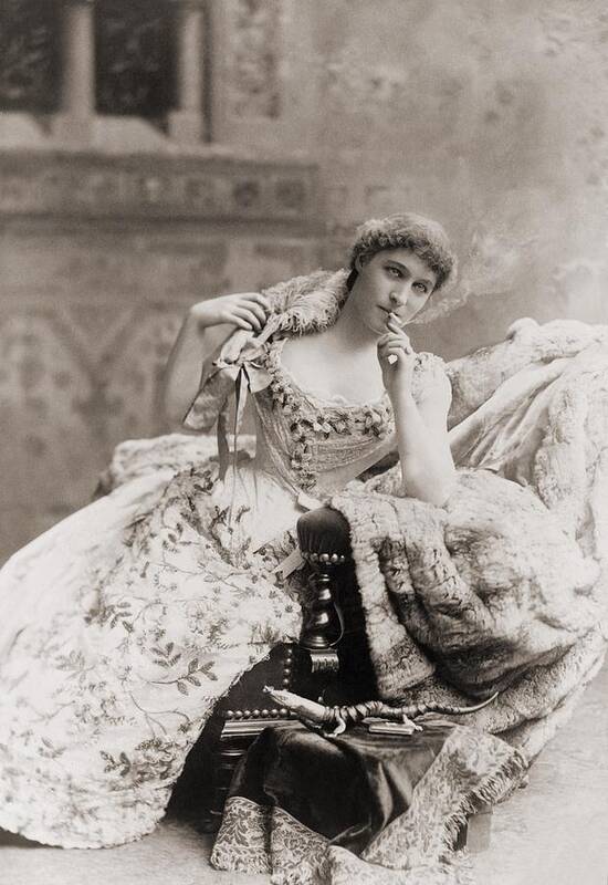 History Art Print featuring the photograph Lillie Langtry 1853-1929, English #1 by Everett