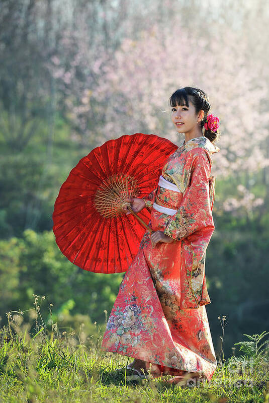 Fantastisk tankevækkende Mew Mew Attractive Asian woman wearing traditional Japanese Kimono Art Print by  Sasin Tipchai - Pixels