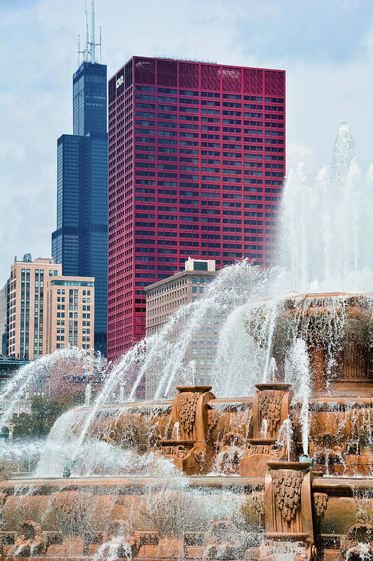 Chicago Art Print featuring the photograph Buckingham Fountain Skyline by Kyle Hanson