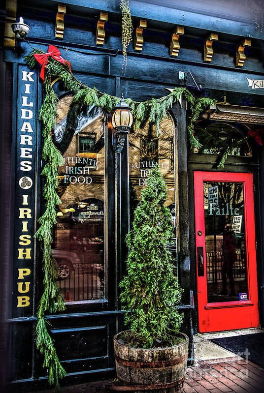 Christmas Art Print featuring the photograph Kildares Irish Pub at Christmas by Sandy Moulder