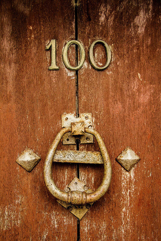 Handle Art Print featuring the photograph 100 Door by Carlos De Gil