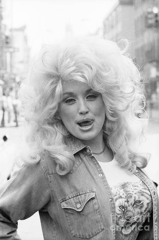 Singer Art Print featuring the photograph Dolly Parton In Nyc #4 by The Estate Of David Gahr