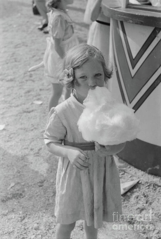 TN Old Photo 8.5" x 11" Reprint Memphis 1940 Young Girl at the Cotton Carnival 