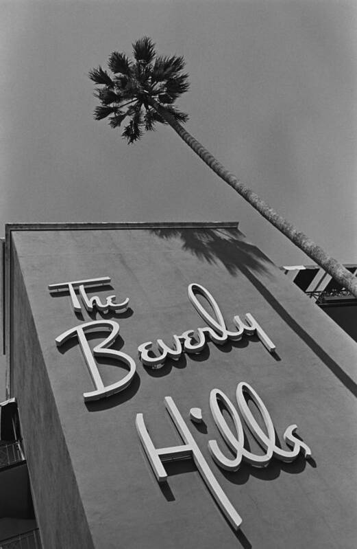 1980-1989 Art Print featuring the photograph The Beverly Hills Hotel by George Rose