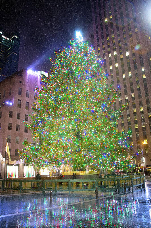 New York Art Print featuring the photograph The Rockefeller Center Christmas Tree by Mark Andrew Thomas