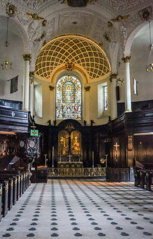 St. Art Print featuring the photograph St. Clement Danes #1 by Ross Henton