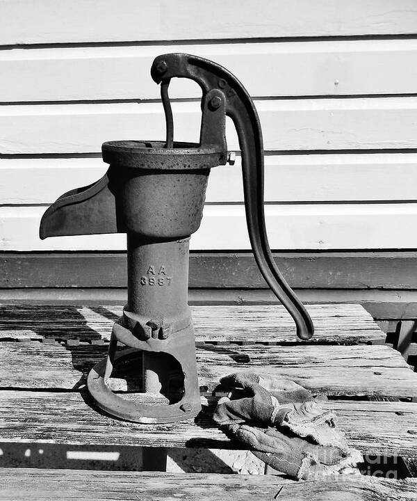 Water Pump Art Print featuring the photograph Water Hand Pump BW by D Hackett