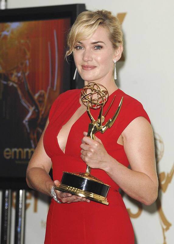Kate Winslet Art Print featuring the photograph Kate Winslet In The Press Room For The by Everett