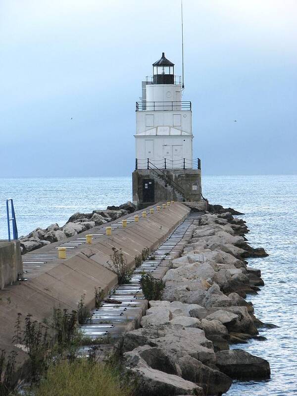 Manitowoc Breakwater Lighthouse Art Print featuring the photograph Manitowoc Breakwater Lighthouse by Keith Stokes