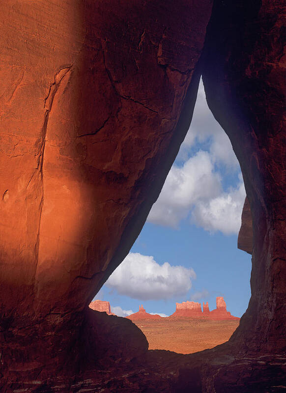 00586227 Art Print featuring the photograph Teardrop Arch And Buttes, Monument Valley, Arizona by Tim Fitzharris