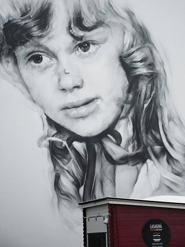 Graffiti Art Print featuring the photograph Looking girl by Robert Grac
