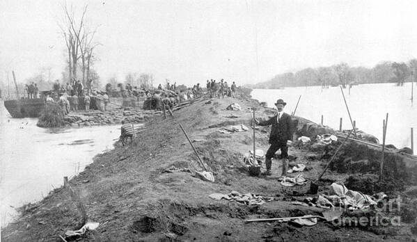 Science Art Print featuring the photograph Repairing Mississippi Levee, 1903 by Science Source
