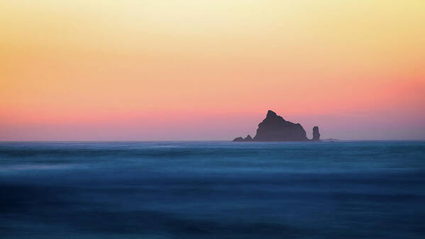 Sunset Art Print featuring the photograph Pacific Sunset by Hamish Mitchell